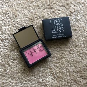 NARS 413 BLKR blush